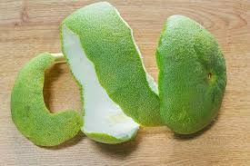 Vỏ bưởi và tinh dầu bưởi thơm, giúp giảm rụng tóc