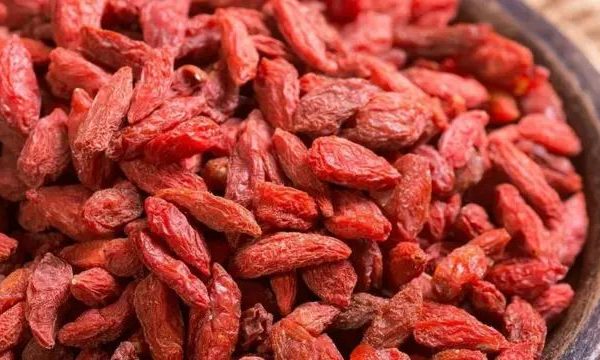 Phân biệt kỷ tử thật hay giả bằng khứu giác và vị giác