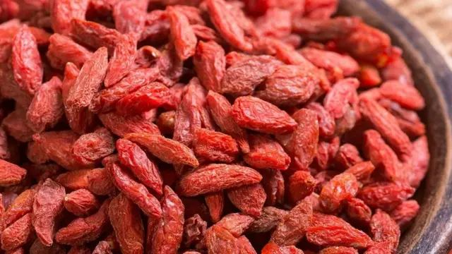 Phân biệt kỷ tử thật hay giả bằng khứu giác và vị giác